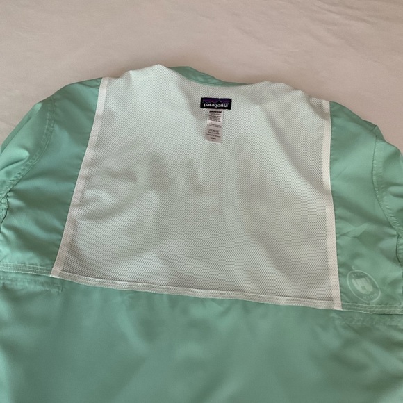 Patagonia Men's Light Weight Button Down Long Sleeve Shirt Light Green Large - Picture 7 of 16